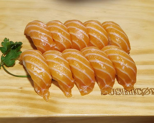 #1101- NIGIRI DE SALMÓN (10 PIEZAS)